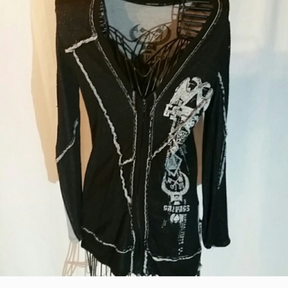 ISO Salvage Black V-Neck Sweater with Graphic Design